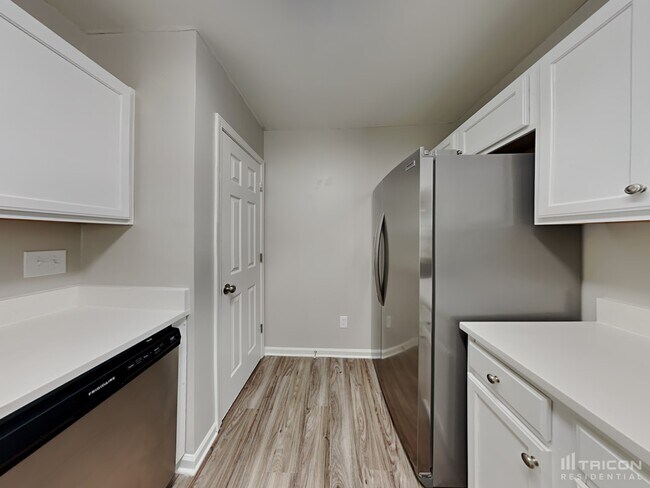 Building Photo - 325 Cayman Way