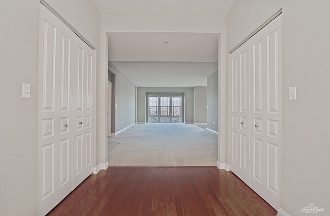 Building Photo - 101 Pointe Dr