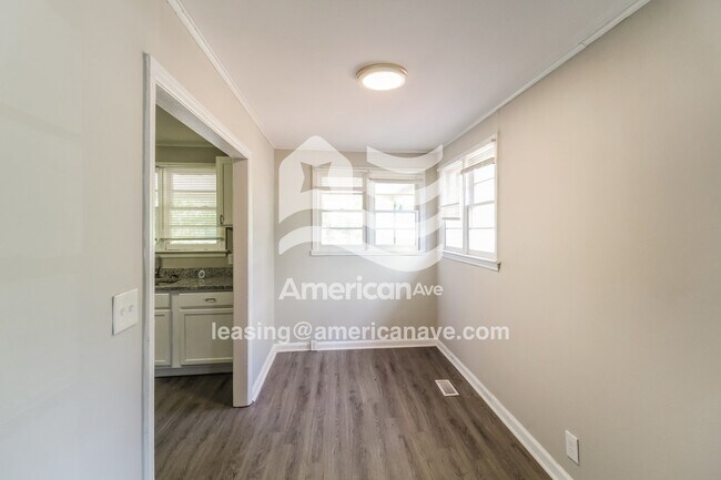 Foto del edificio - 1949 Manson Rd