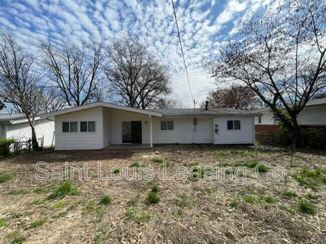 Building Photo - 415 Waterford Dr