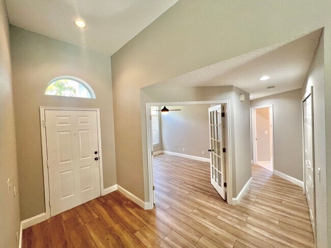 Foto del edificio - Stunning 3BD/2BTH Pool Home in Tarpon Spri...