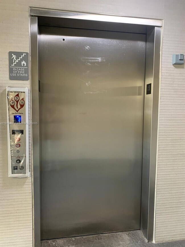 Foto del edificio - 8205 Lake Dr