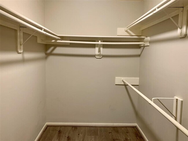 Building Photo - 16606 Sussex Dr