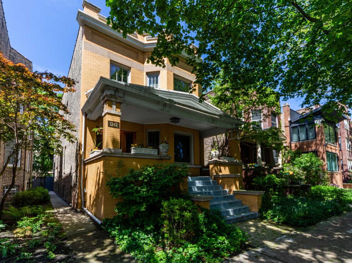 Foto principal - 1242 W Hood Ave