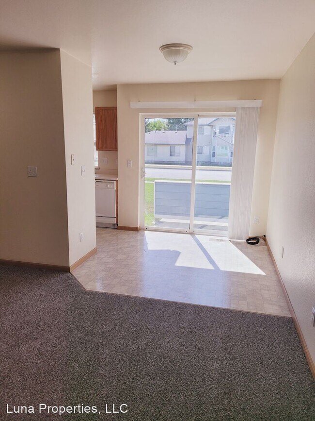 Building Photo - 2 br, 1.5 bath House - 2471 Daws Drive Unit C