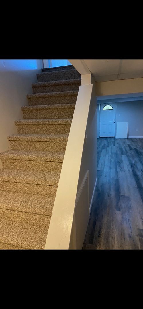 Building Photo - Spacious 3 bedroom townhouse
