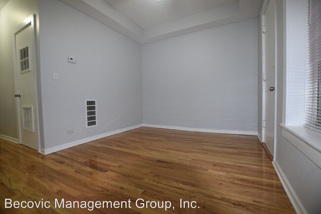 Foto del edificio - 1456-1460 W Fargo; 7445-7451 N Greenview