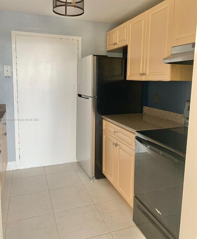 Foto del edificio - 2020 NE 135th St