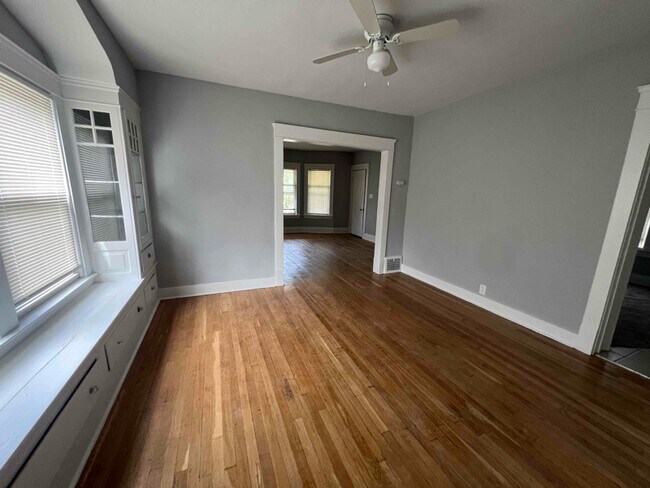 Foto del edificio - 12320 Saywell Ave