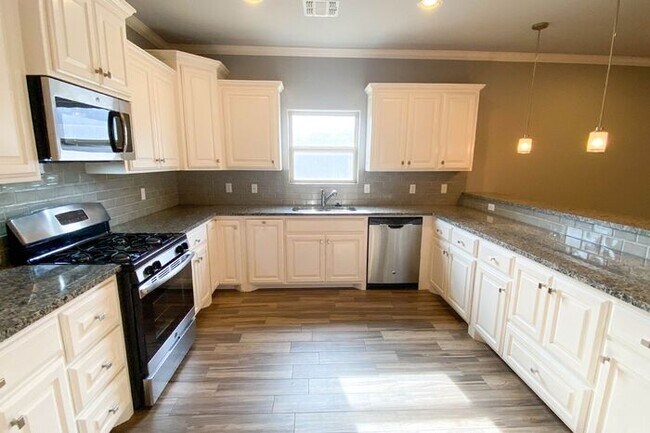 Foto del edificio - Now Available with Our Lease with Purchase...