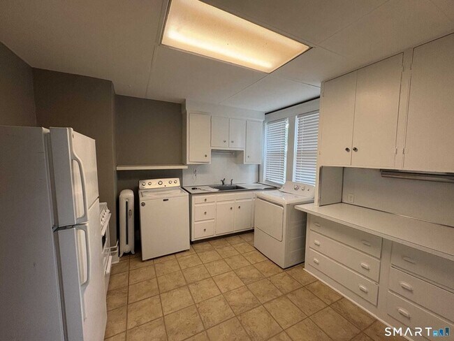 Foto del edificio - 829 Edgewood Ave