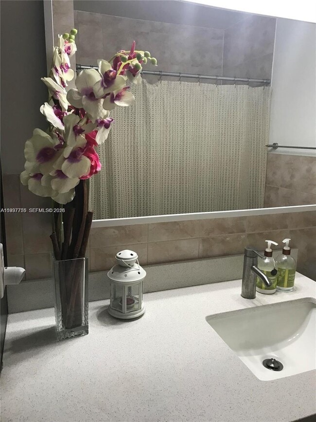 Foto del edificio - 10794 N Kendall Dr