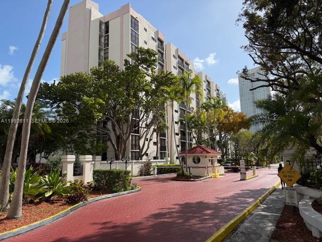 Foto del edificio - 17021 N Bay Rd