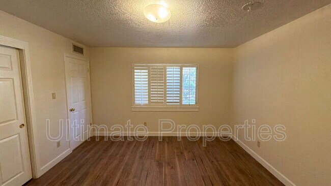 Foto del edificio - 5814 W Gelding Dr