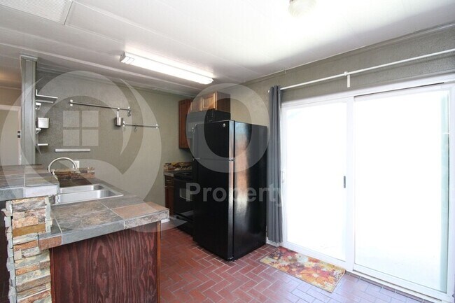 Foto del edificio - 1021 E Harry St