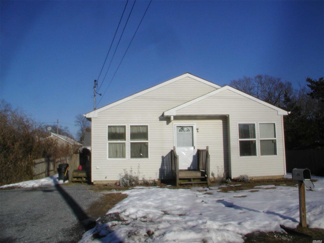 Primary Photo - 105 Hemlock Dr