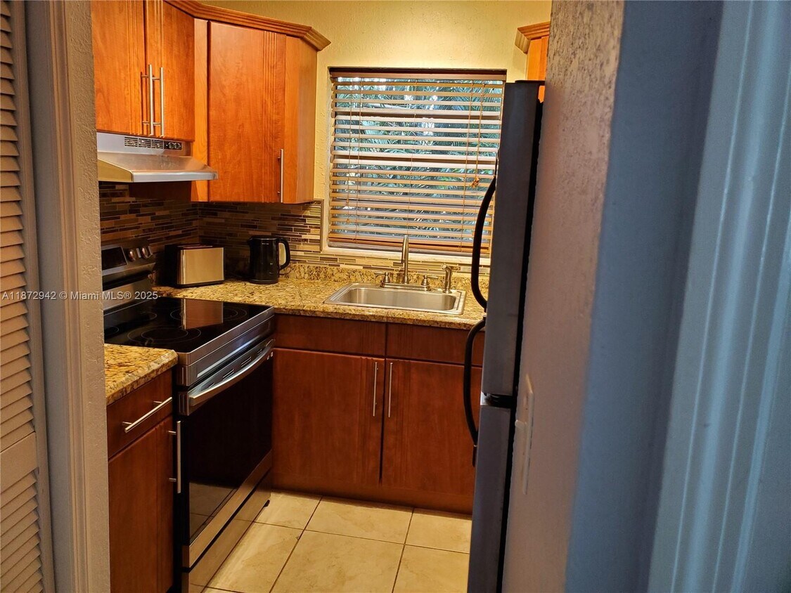 Foto principal - 1300 Moffett St