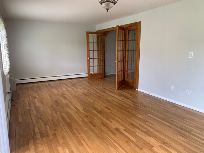 Foto del edificio - 8836 N Western Ave