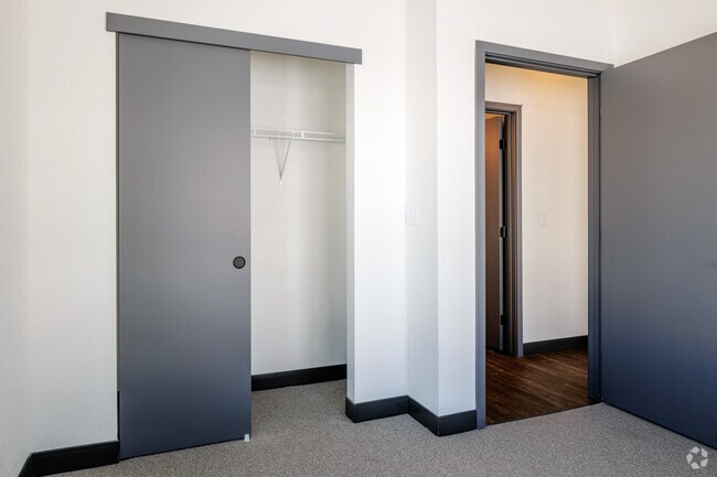 3BR, 2BA - 1,085SF - Bedroom - Vista Verde II