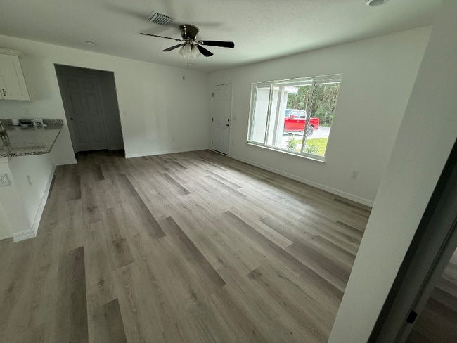 Foto del edificio - 20661 SW Marine Blvd