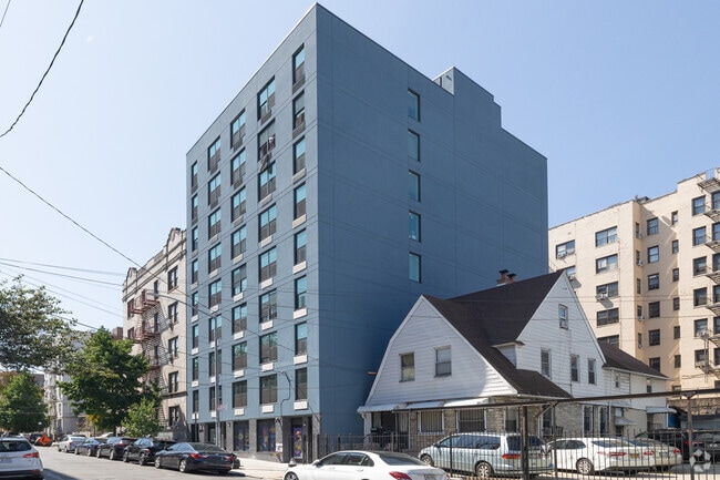 Building Photo - 2741 Creston Ave
