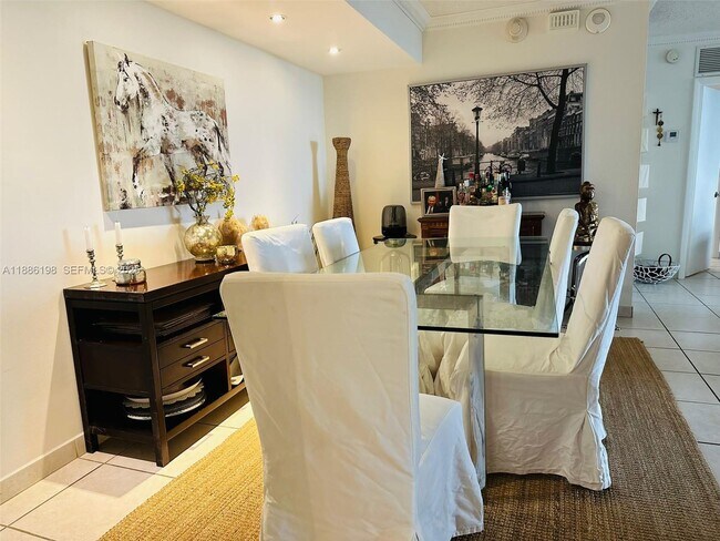 Foto del edificio - 1121 Crandon Blvd