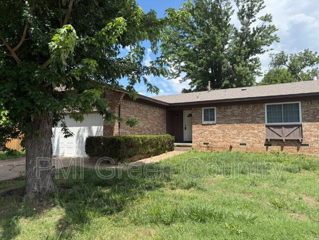 Building Photo - 4805 Bermuda Cir