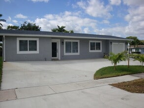 Building Photo - 1415 Lake Victoria Dr