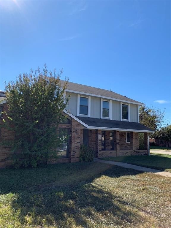Building Photo - 1770 Clarendon Dr