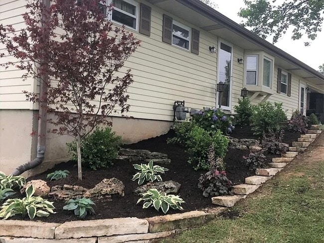 Building Photo - Beautiful 4 Bed 2 Bath w/2 Car Garage