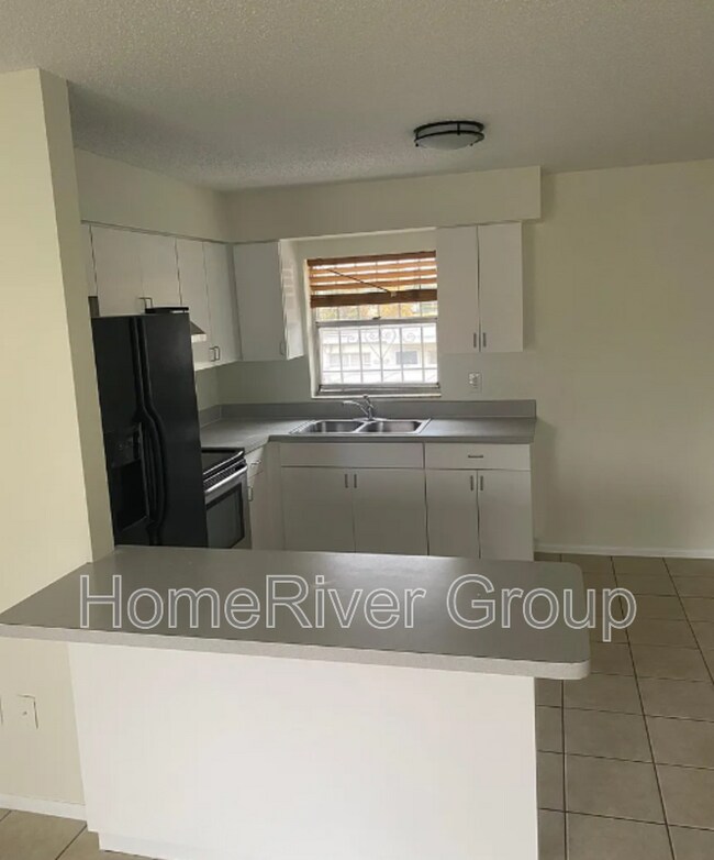 Foto del edificio - 913 E Humphrey St