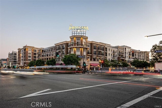 Foto del edificio - 670 Caruso Ave