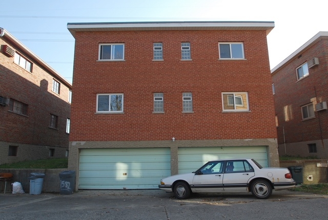 Foto del edificio - Crest Hill Quad Apartments