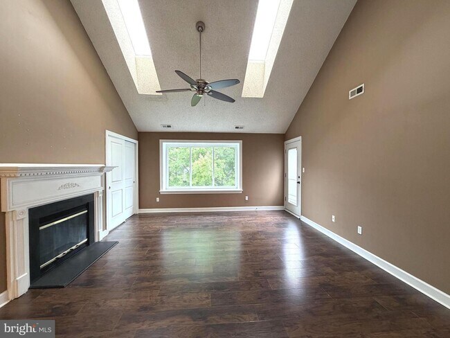 Foto del edificio - 4920 Dunbarton Rd