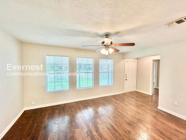 Foto del edificio - 10425 Ferguson Rd