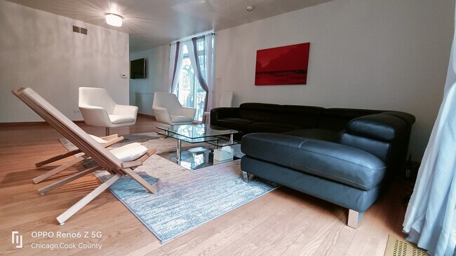 Foto del edificio - 5557 S Harper Ave