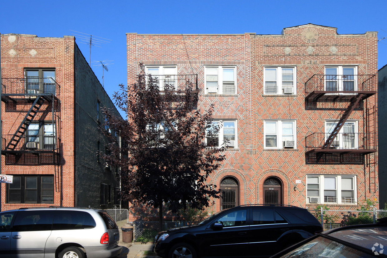 Foto principal - 47-44 44th St