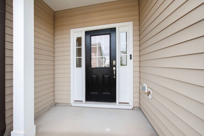 Building Photo - Stunning 3-Bed, 2.5-Bath Townhome in Atwat...