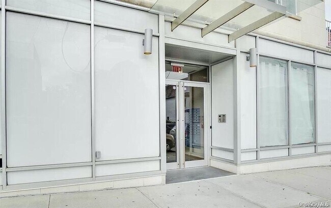 Foto del edificio - 112-02 Northern Blvd