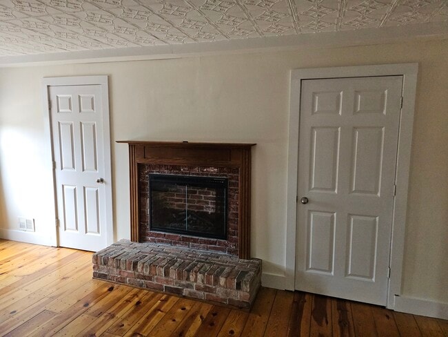 LR Fireplace (electric) - 127 S 4th St