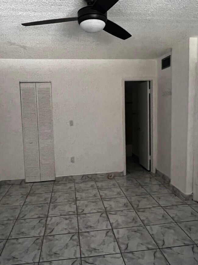 Foto del edificio - 8095 NW 8th St