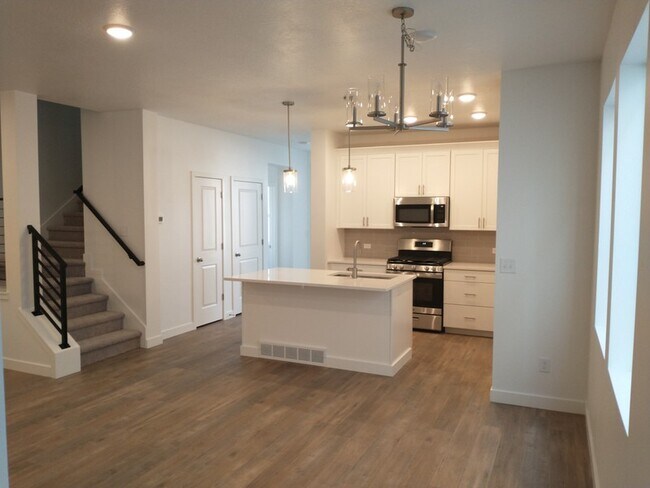 Foto del edificio - 9751 Featherstone Dr