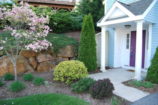 Foto del edificio - 109 Overshot Dr