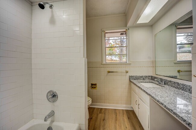 Foto del edificio - Freshly Updated 3 Bedroom House