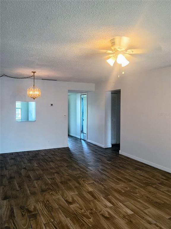 Foto del edificio - 333 N Lake Howard Dr
