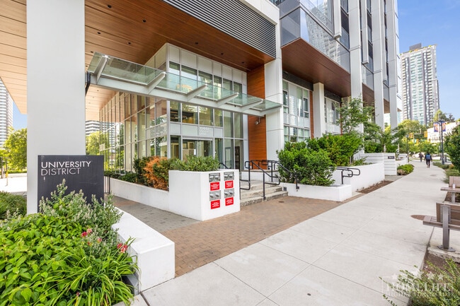 Building Photo - Modern 35th Floor 1 Bedroom Condo with Premium Amenities & Spectacular Views in University Distri...