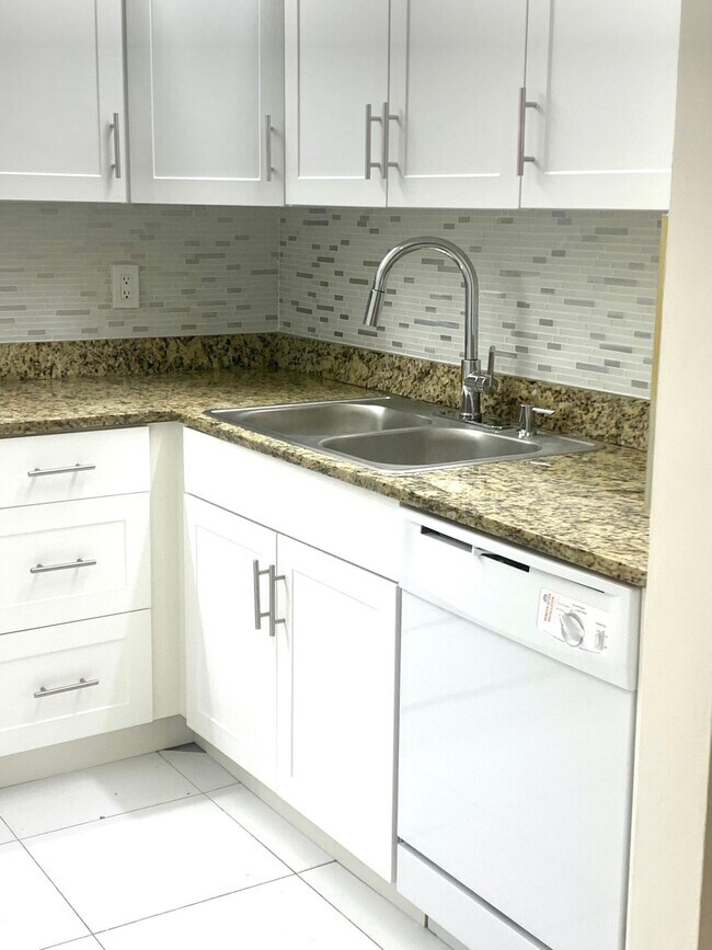 Foto del edificio - 3104 Waterview Cir