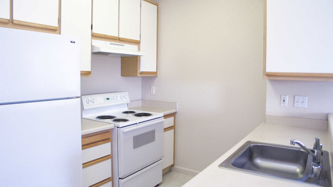 Kitchen - Berkeley Apartments - Renaissance Villas