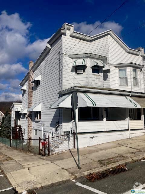 Building Photo - 501 E Bertsch St