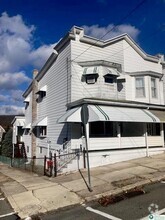 Building Photo - 501 E Bertsch St
